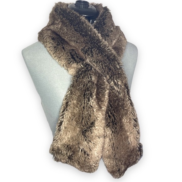 Restoration Hardware Faux Fur Scarf - Picture 8 of 9